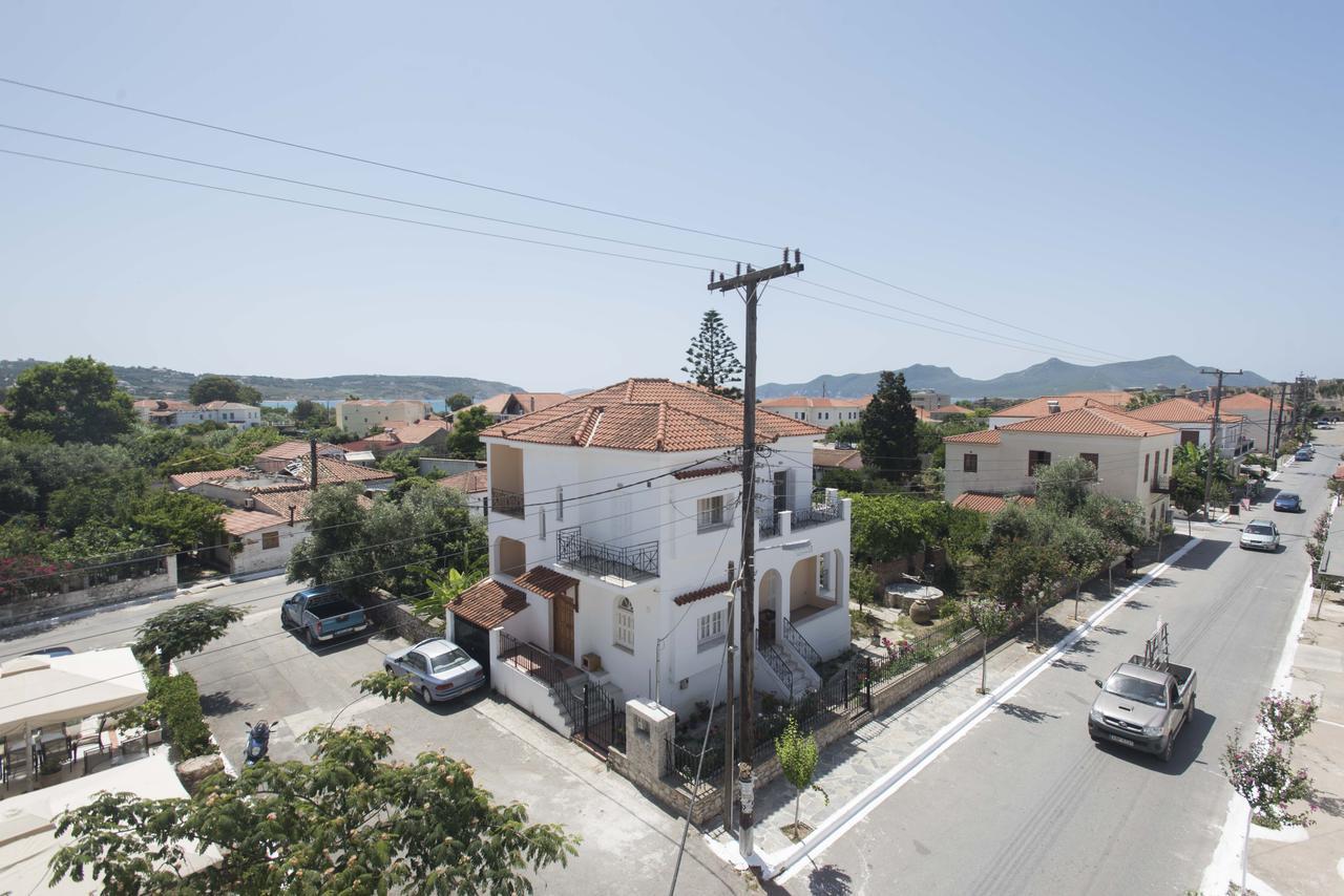 Hotel Finikas 메토니 외부 사진